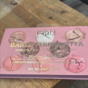 YRU Pink and Brown Highlighter Palette Radiant Glow